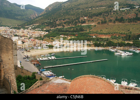 Habour in Castellamare del Golfo, Sizilien, Italien - eine schöne Stadt an der Nordküste Siziliens unweit von Palermo Stockfoto