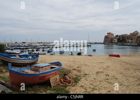 Habour in Castellamare del Golfo, Sizilien, Italien - eine schöne Stadt an der Nordküste Siziliens unweit von Palermo Stockfoto