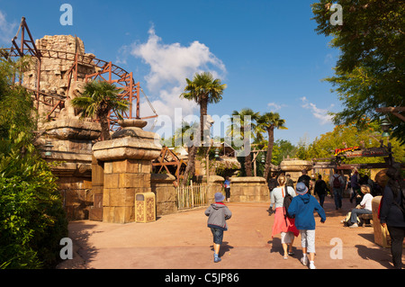 Indiana Jones und der Tempel der Gefahr Achterbahn fahren im Disneyland Paris in Frankreich Stockfoto