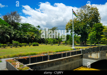 Sir Seewoosagur Ramgoolam Mahnmal (SSB) am Sir Seewoosagur Ramgoolam Botanic Garden in Pamplemousses, Mauritius. Stockfoto