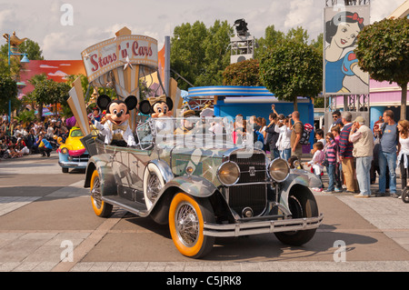 Die Stars ' n ' Cars parade mit Micky und Mini Maus in Disneyland Paris in Frankreich Stockfoto