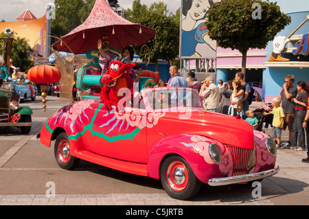 Die Stars ' n ' Cars parade mit Mulan im Disneyland Paris in Frankreich Stockfoto