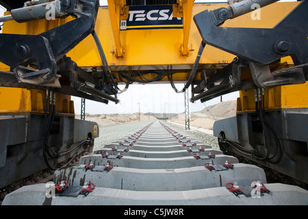 Eine neue elektrifizierte Bahnstrecke in Alicante, Mursia, Spanien gebaut. Stockfoto