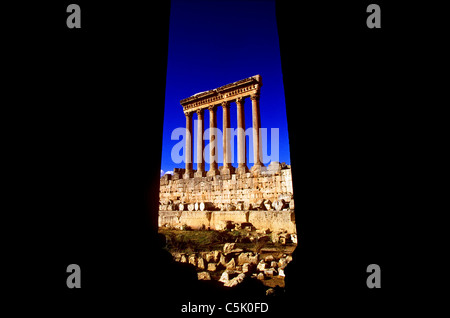 Sechs verbleibenden Spalten der große Tempel des Jupiter oder Sonne, Ruinen von Baalbek, Libanon Stockfoto