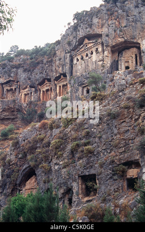 Lykische Felsengräber in der historischen Stadt Kaunos in Dalyan, Türkei Stockfoto