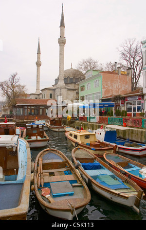 Boote am Bosporus, Beylerbeyi, Istanbul, Türkei Stockfoto