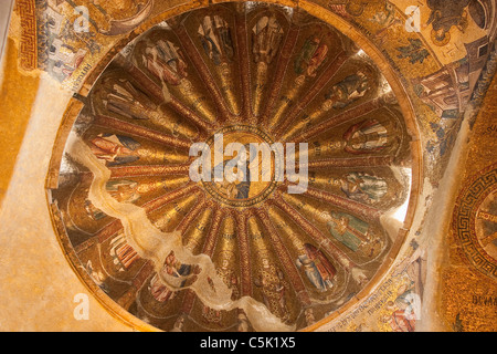 Mosaik auf der Nord-Kuppel des inneren Narthex im Chora Museum, Darstellung der Jungfrau Maria mit dem Jesuskind, Istanbul, Türkei Stockfoto