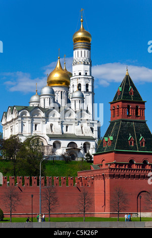 Erzengel-Kathedrale und Ivan die große Glocke im Moskauer Kreml. Moskau. Russland. Stockfoto