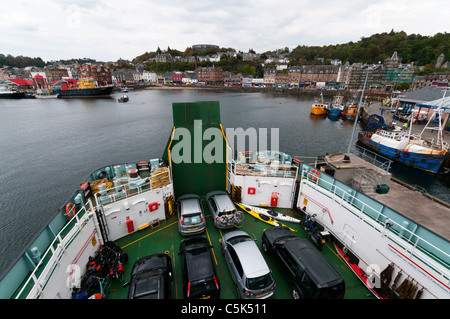 Der schottischen Westküste Oban Caledonian MacBrayne gesehen Fähre "MV Clansman" für den äußeren Hebriden verlassen. Stockfoto