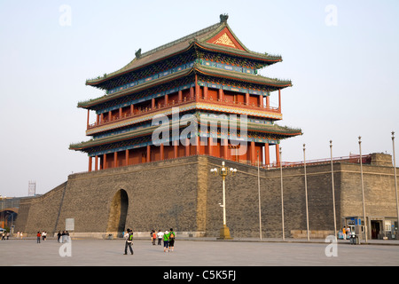 Qianmen Tor südlich der verbotenen Stadt und dem Tiananmen-Platz (ursprünglich benannte Zhengyangmen). Peking, China. Stockfoto