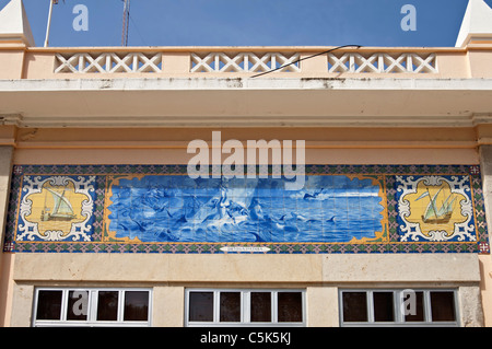 Azulejos in den Piloten Büro, Vila Real de Santo Antonio, Algarve, Portugal Stockfoto