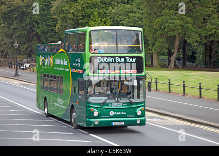 Oben offenen Doppeldecker Dublin Bustour Bus in Phoenix Park, Dublin, Republik Irland, Stockfoto