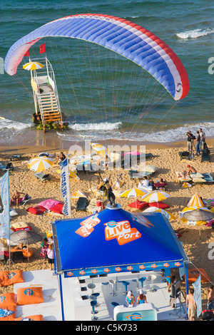 Antenne, Ansicht, unterhalten, Unterhaltung, lustig, big, Strand, Bar, Sonnenschirme, blau, fröhlich, fröhlich, Bürger, Küste, Küstenland, Stockfoto