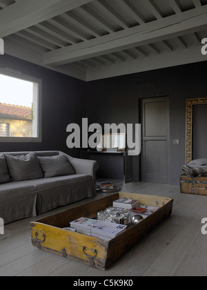 Wohnzimmer in einem Landhaus in Italien Stockfoto