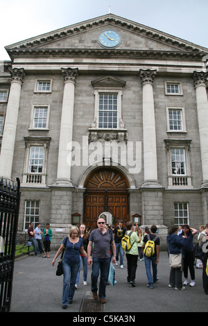 Der vordere Eingang zum Trinity College in Dublin Irland Stockfoto