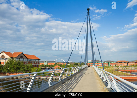 Blick über die Stockton Millennium Bridge, eine nur für Fußgänger überqueren, River Tees, Stockton, Teesside Stockfoto