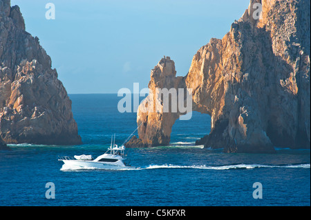 Sonnenaufgang auf dem berühmten Endland Arch in Cabo San Lucas, Mexiko. Stockfoto