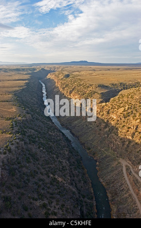 Vertikale des Rio Grande River vom Heißluftballon aus gesehen Stockfoto