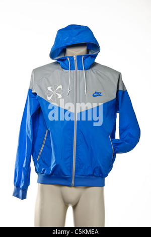 Herren Nike Windrunner Jacke in blau/grau mit Windrad-Logo und Nike Swoosh-Logo. Stockfoto