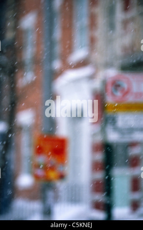 Beschilderung in Schneefall, SoHO, New York City. Stockfoto