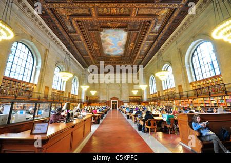 Menschen lesen in The Rose Main Reading Room, New York Public Library. Stockfoto