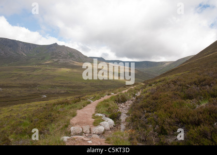 Weg in die Berge - Ben Avon und Beinn a'Bhuird Stockfoto