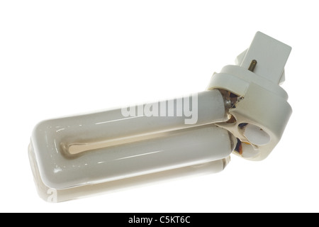 Zerbrochene defekte Glühbirne isoliert auf weißem Hintergrund Stockfoto