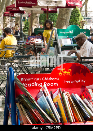 Outdoor-Lesung Zimmer, NYPL, Bryant Park, New York Stockfoto