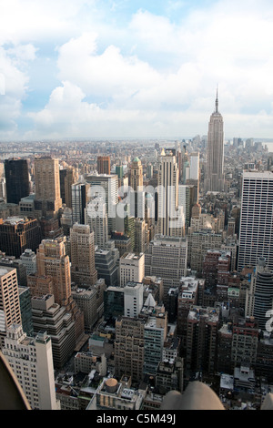 Vertikale Luftaufnahme des Abschnitts von New York City, einschließlich aller Gebäude und Skyline von Manhattan. Stockfoto