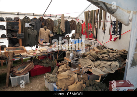 Einen zweiten Weltkrieg Erinnerungsstücke Stand auf der 2011 Krieg & Frieden Schau Hop Farm, Paddock Wood, Kent, UK. Stockfoto