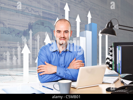 Kaukasische Geschäftsmann bei der Arbeit mit 3d Business Diagrammhintergrund Stockfoto