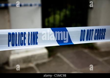 Polizei Klebeband markieren einen abgesperrten Bereich. Stockfoto