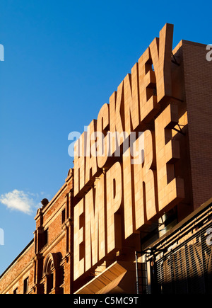 Blick auf der 2004 renovierten Teil des Hackney Empire Theatre in East London UK gebaut vom Architekten Frank Matcham 1901 Stockfoto