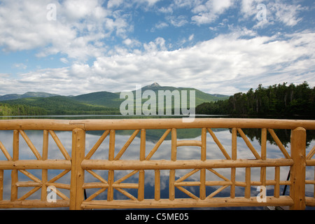 Mount Chocorua von Chocorua See in Tamworth, New Hampshire USA während der Sommermonate Stockfoto