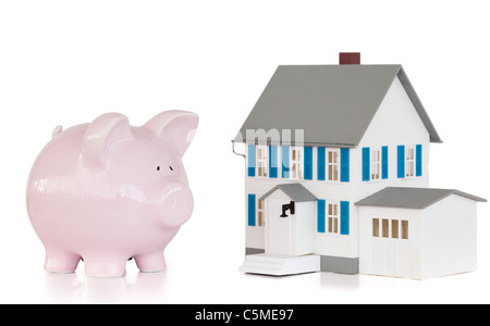Haus und rosa Sparschwein Stockfoto