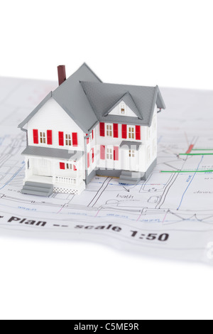 Nahaufnahme von Spielzeug Hausmodell auf einem plan Stockfoto