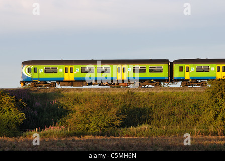 Netzwerk West Midlands Diesel Zug Seitenansicht Stockfoto