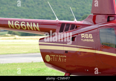 Robinson R66 Hubschrauber Wellesbourne Airfield, Warwickshire, UK Stockfoto