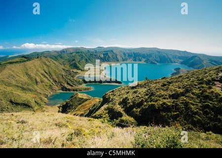 See (Lagoa Do Fogo) an einem sonnigen Tag Feuer. Insel Sao Miguel, Azoren, Portugal. Stockfoto