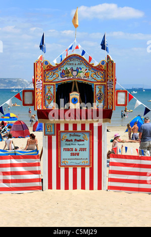 Traditionellen Punch and Judy Show am Strand von Weymouth, Dorset Stockfoto