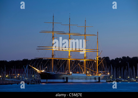 Der Stahl Viermastbark Passat in der Nacht. Travemünde, Schleswig-Holstein, Deutschland. Stockfoto