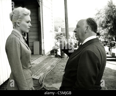 ALFRED HITCHCOCK mit Kim Novak am Set von "Vertigo" 1958 Stockfoto