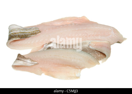 Kabeljau und Schellfisch Fischfilets isoliert auf weiss Stockfoto