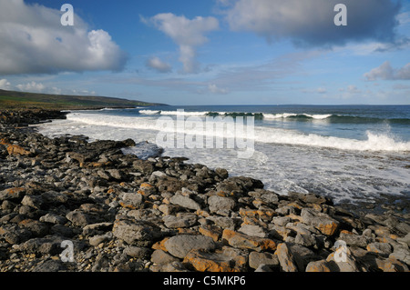 Surfen Sie auf Fanore Strand, Co. Clare, Irland Stockfoto