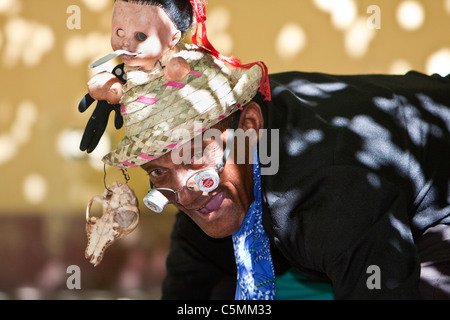 Kuba, Trinidad. Kubanische Schauspieler Tänzer in einem Café im Freien. Stockfoto