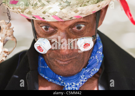 Kuba, Trinidad. Kubanische Schauspieler Tänzer in einem Café im Freien. Stockfoto