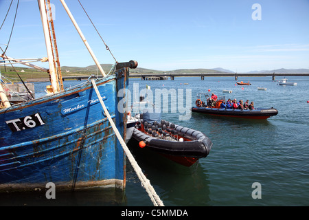 Urlauber auf Sightseeing Boot Reise Portmagee Hafen Co Kerry Irland Stockfoto