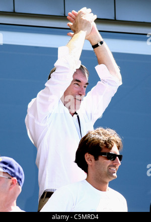 TIMOTHY DALTON ASHTON und DEMI bei LA GALAXY V MANCHESTER CITY FOOTBALL MATCH CARSON LOS ANGELES Kalifornien 23. Juli 2011 Stockfoto