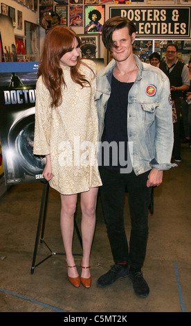 KAREN GILLAN MATT SMITH DOCTOR WHO DVD Unterzeichnung HOLLYWOOD LOS ANGELES Kalifornien USA 26. Juli 2011 Stockfoto