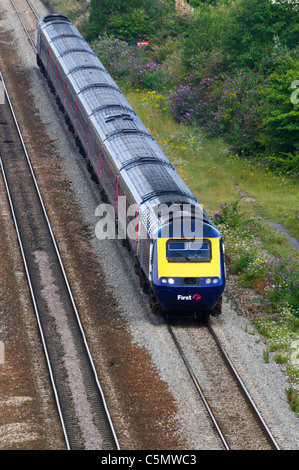 Eine erste große Western HST Zug entlang der Hauptstrecke von Bristol nach London reist. Stockfoto